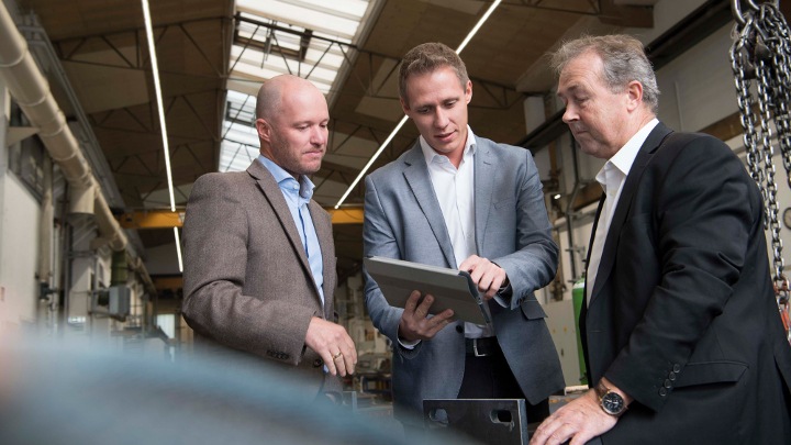 LED-Hallenbeleuchtung von Philips bei der Braun Maschinenfabrik in Vöcklabruck