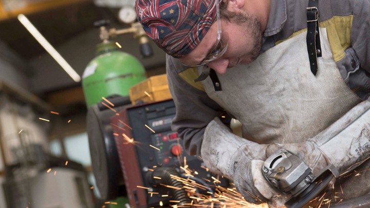 LED-Hallenbeleuchtung von Philips bei der Braun Maschinenfabrik in Vöcklabruck