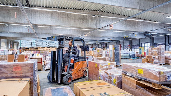 DB Schenker Hallenbeleuchtung