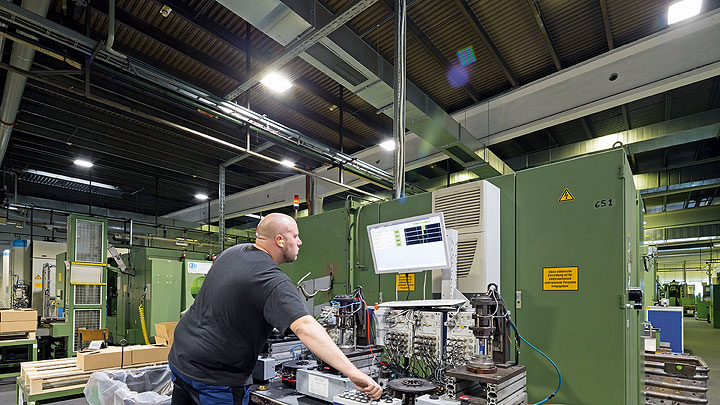 Diehl Metall Hallenbeleuchtung