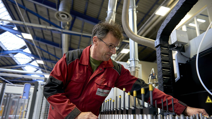 LED-Hallenbeleuchtung bei Kronoswiss