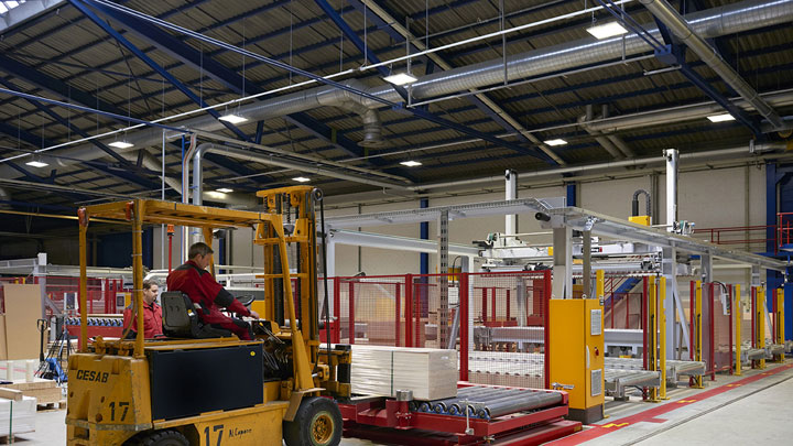 LED-Hallenbeleuchtung bei Kronoswiss
