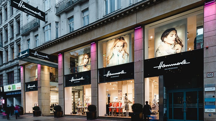 Dynamische Schaufensterbeleuchtung von Philips beim Modehaus Hämmerle in Wien