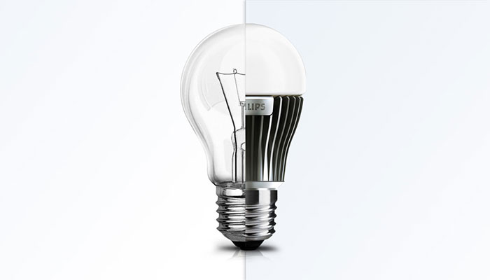 Image d'une ampoule LED et d'une ampoule conventionnelle combinées