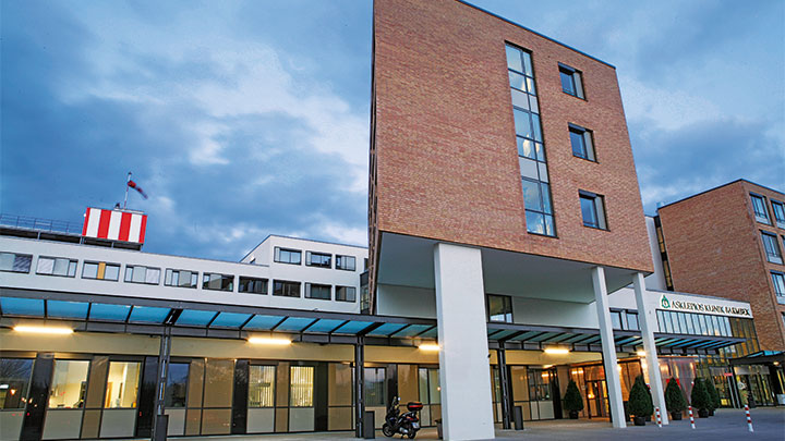 La façade de la clinique Asklepios de Barmbek mise en lumière par Philips Lighting