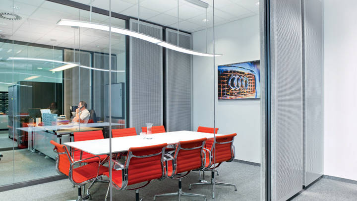 Konferenzraum von Audi, mit Beleuchtung von Philips Lighting