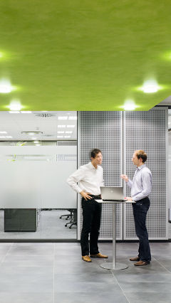 Treffpunkte in den Büros von Audi, Ingolstadt, erhellt mit Bürobeleuchtung von Philips  