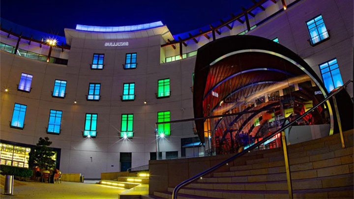 Façade du Centre commercial Bullring - Philips