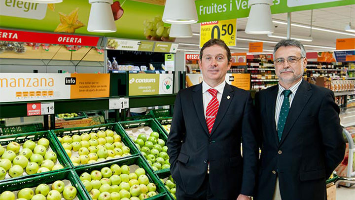 D. Emilio Bermell - Responsable de la répartition des travaux du département développement, dans le rayon des fruits des supermarchés Consum, à Valence