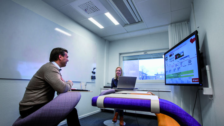 Tagungsraum von E.ON Malmö, mit Bürobeleuchtung von Philips