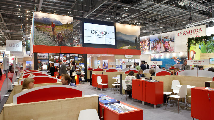  Tagungsräume im Ausstellungszentrum ExCeL in London mit einer Beleuchtungslösung für hohe Räume von Philips Lighting