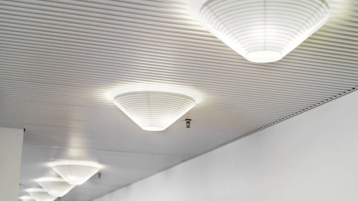 In der Finlandia Hall wurden die Glühlampen gegen energiesparende MASTER LED Lampen von Philips ausgetauscht