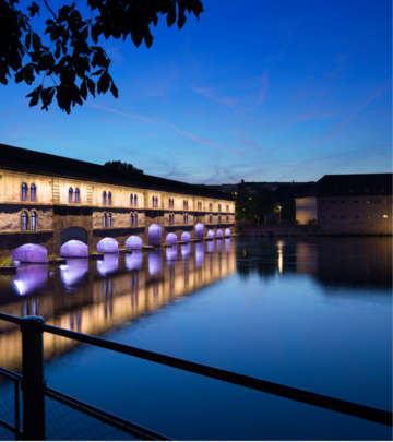 Philips beleuchtet die Grand Île in Straßburg und erzeugt überwältigende Lichteffekte
