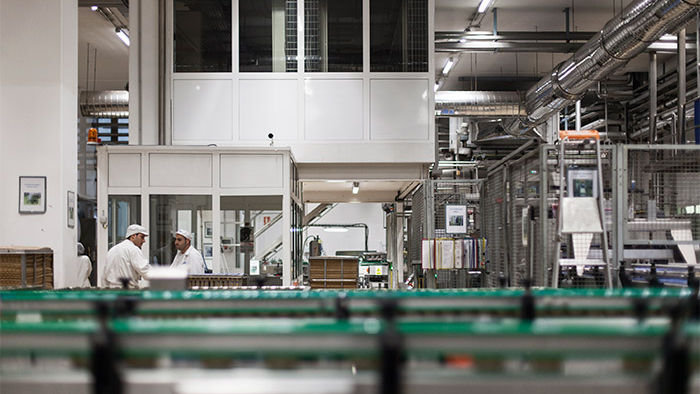 Beleuchtung für die Lebensmittelindustrie von Philips erhellt die Produktion bei Hero mit energiesparenden LED-Leuchten