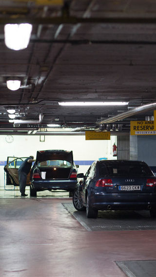  Philips Beleuchtung für den gewerblichen Parkbereich auf dem Parkplatz von NH Hoteles Eurobuilding