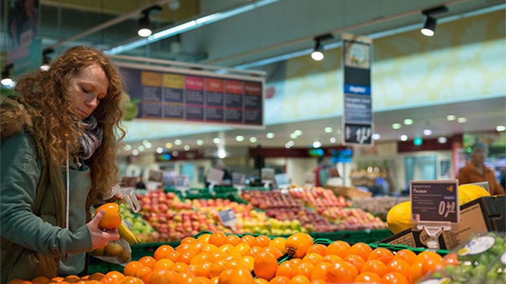 Des produits sous l'éclairage Philips pour aliments frais au Real d'Essen, en Allemagne