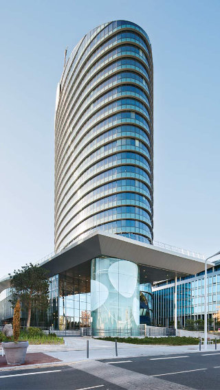 Fassade des Tour Sequana mit Bürobeleuchtung von Philips 