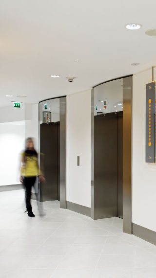Korridore und Aufzüge mit Philips Bürobeleuchtung im Tower 42
