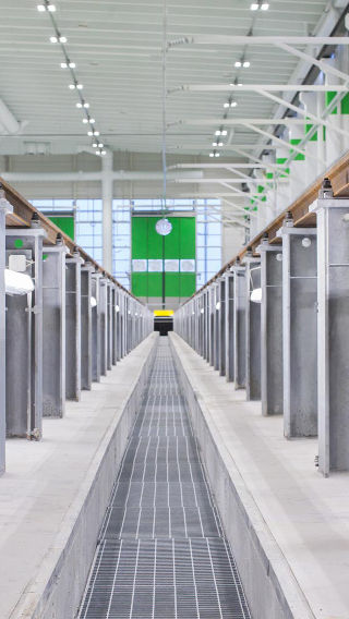 Dank der LED-Industriebeleuchtung von Philips bietet die VR Wartungshalle nun eine helle Arbeitsumgebung.