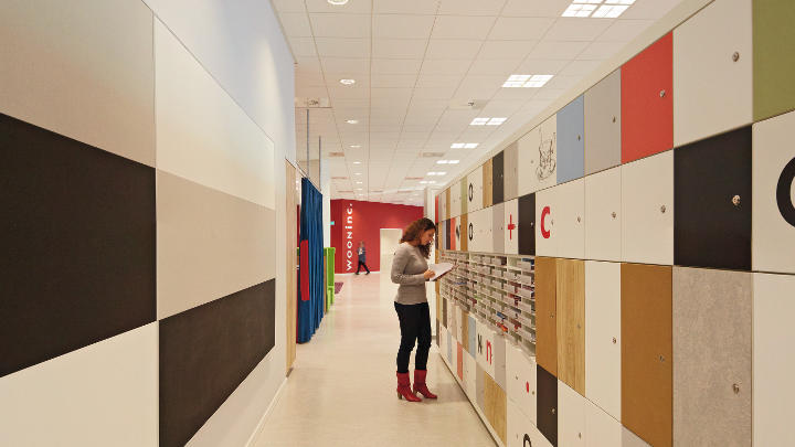Korridor bei Wooninc mit Philips Beleuchtung
