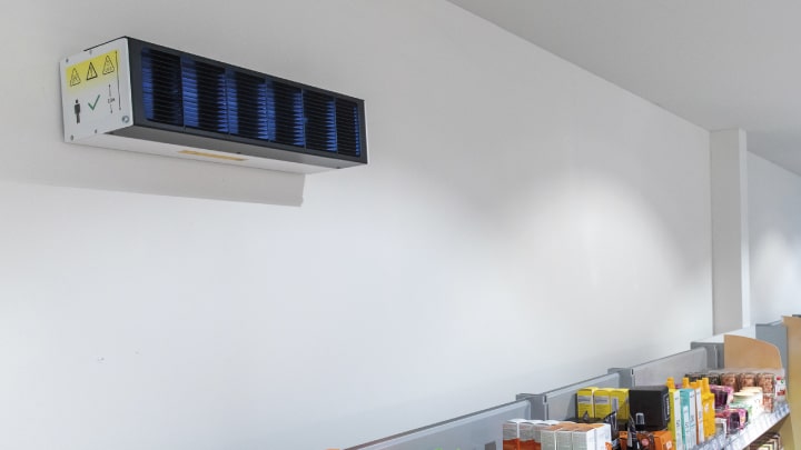 UV-C-Desinfektion der Luft in dm drogerie-markt Filialen: Philips UV-C-Geräte gewährleisten eine kontinuierliche Luftentkeimung