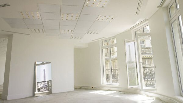 Verbessertes Wohlbefinden am Arbeitsplatz mit Philips Bürobeleuchtung 