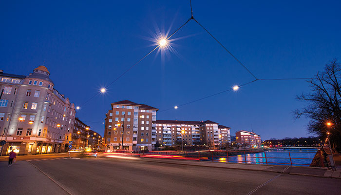 Pont mis en lumière par un système d'éclairage innovant Philips