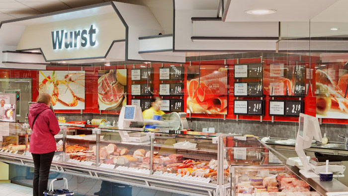 Rayon boucherie au supermarché Edeka mis en lumière par Philips LuxSpace Accent Rose LED
