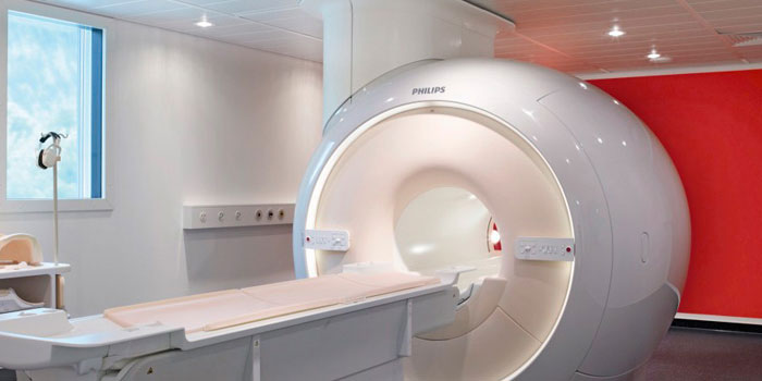 Salle d'imagerie médicale mise en lumière par une solution d'éclairage hospitalier Philips