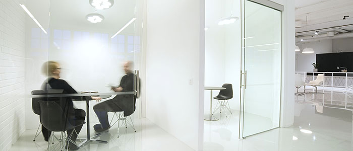 Zone de bureaux mise en lumière par Philips Lighting