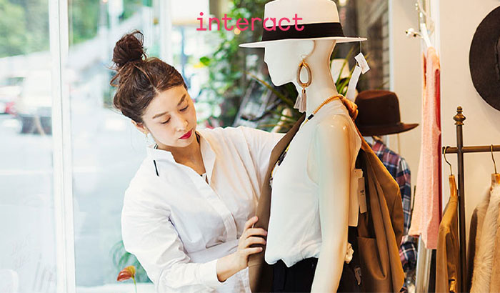 Vitrine commerciale bien éclairée