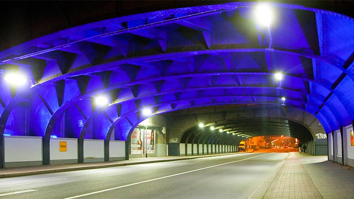 Une entrée de tunnel magnifiquement éclairée