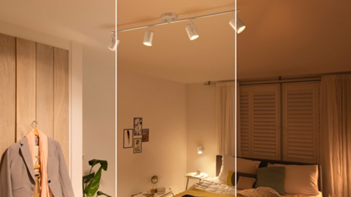 Une pièce divisée en trois réglages différents ayant un type d'éclairage propre